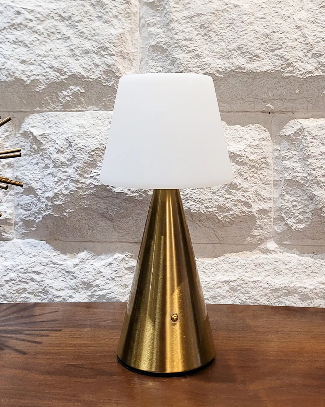 Neje Lighting | Aria : Sculptural Minimalism for Modern Luxury Interiors Close-up of Aria gold touch sensor lamp showing the high-fidelity pleated fabric shade and flicker-free warm white LED glow.